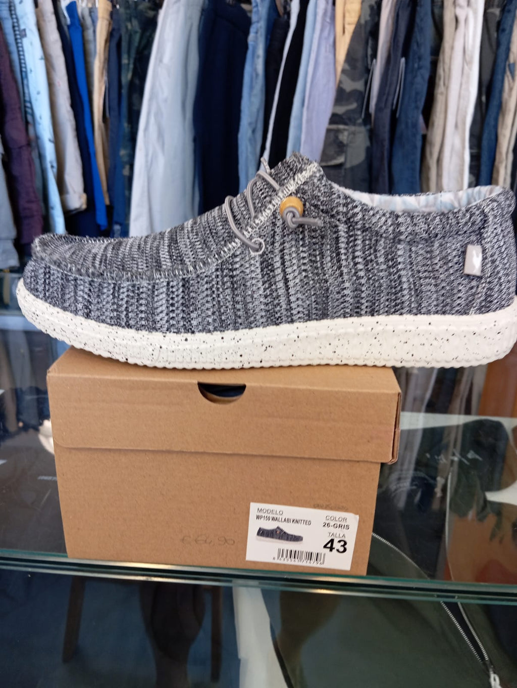 Wallabi Knitted Pitas grey black